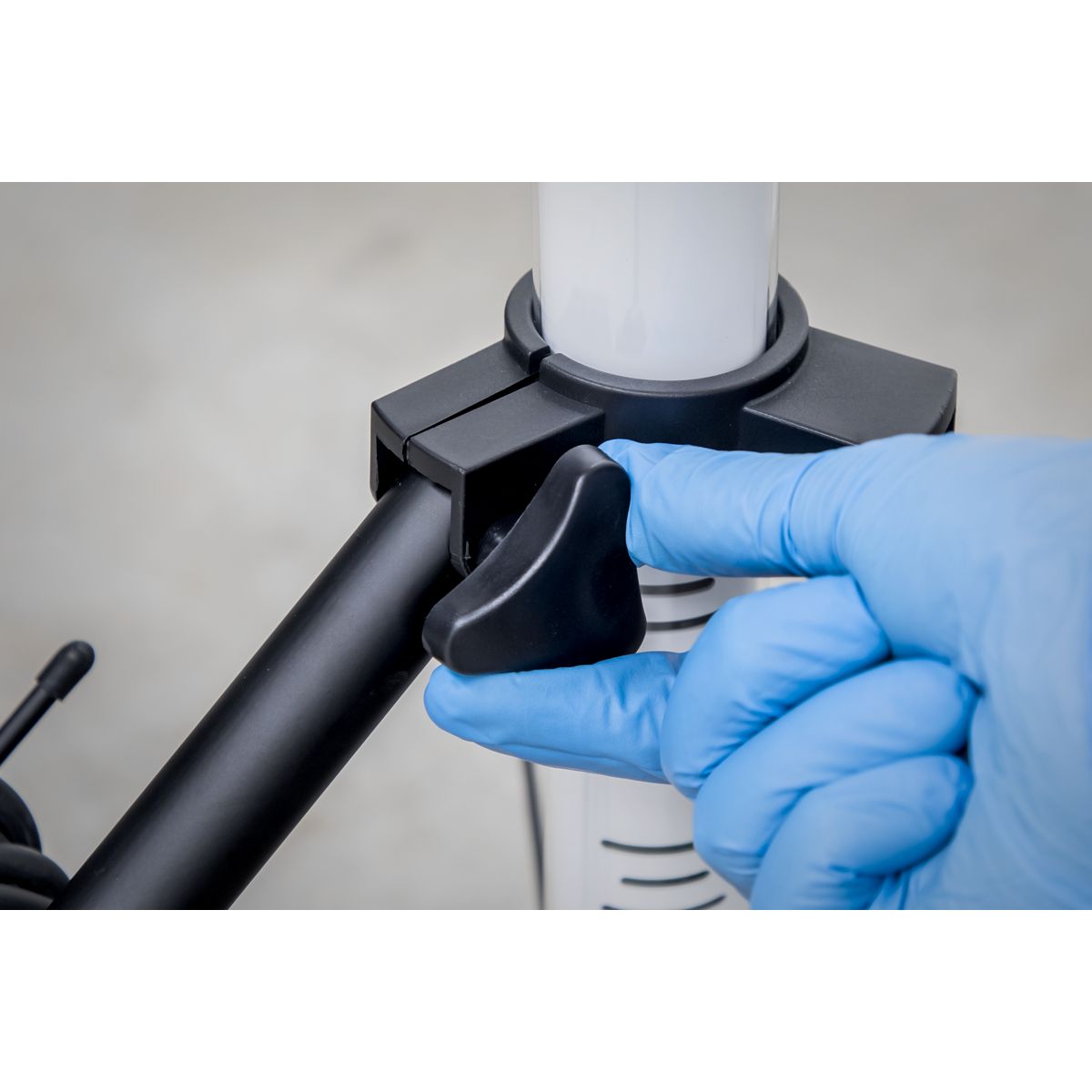 Sealey Slim Standing 360° Floodlight 60W SMD LED 230V - Image 4