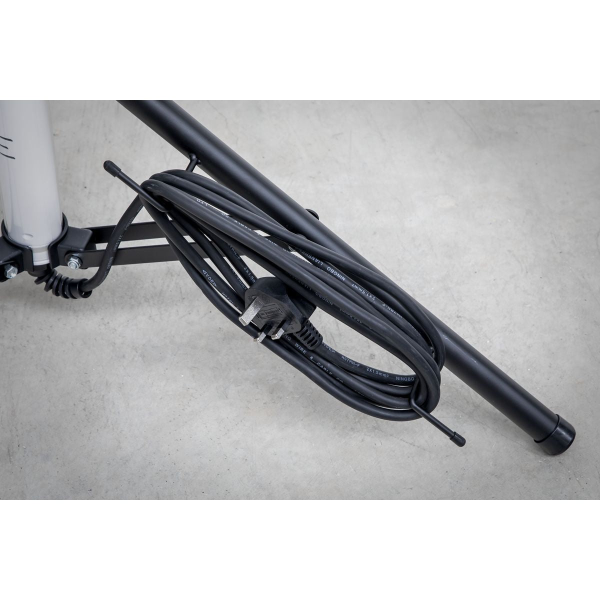 Sealey Slim Standing 360° Floodlight 60W SMD LED 230V - Image 5