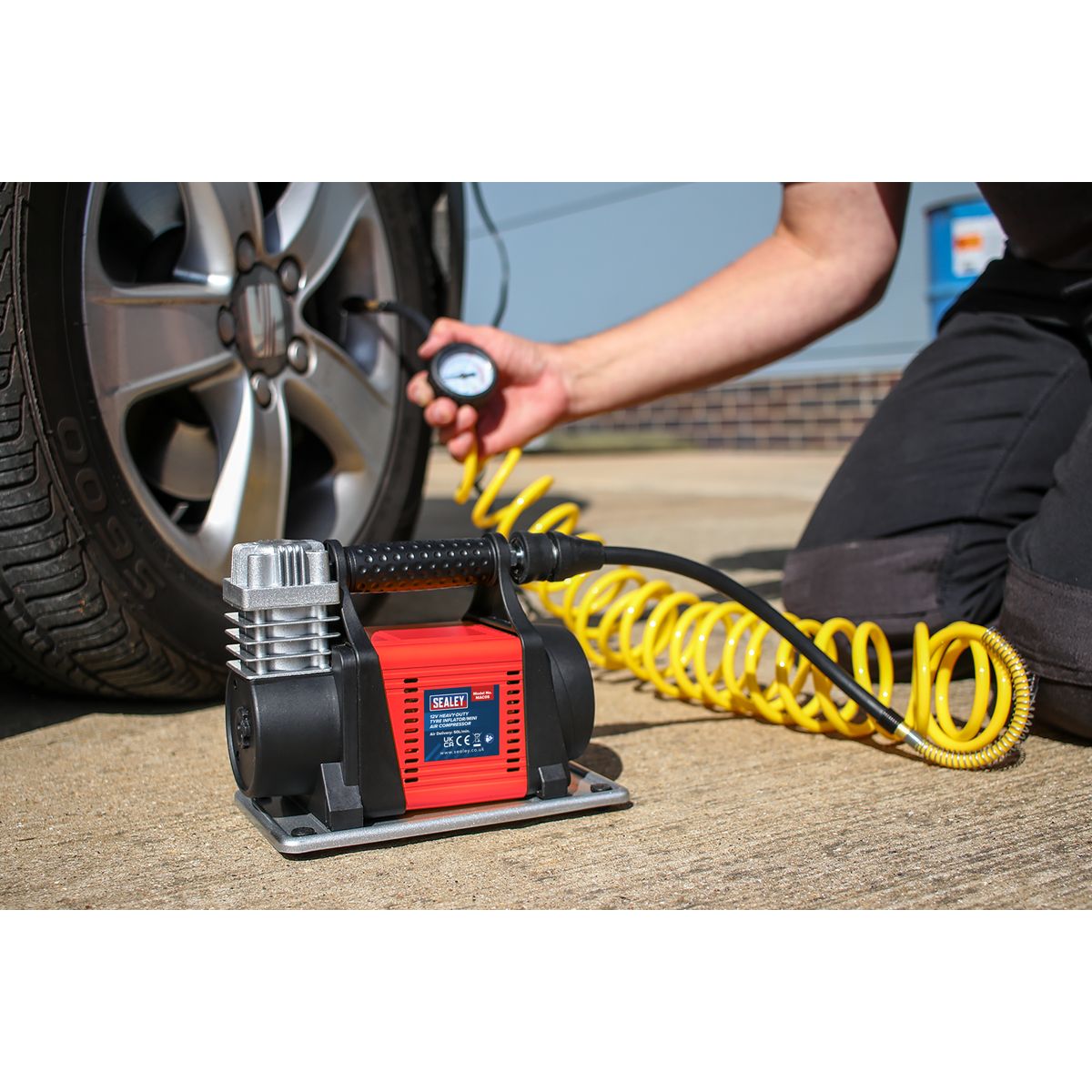 Sealey Heavy-Duty Tyre Inflator/Mini Air Compressor 12V - Image 5