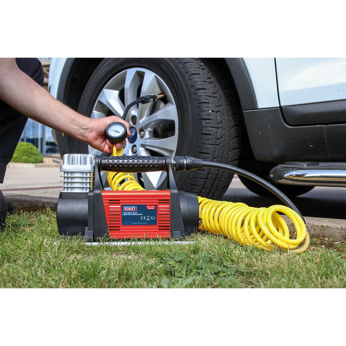 Sealey Heavy-Duty Tyre Inflator/Mini Air Compressor 12V - Image 2