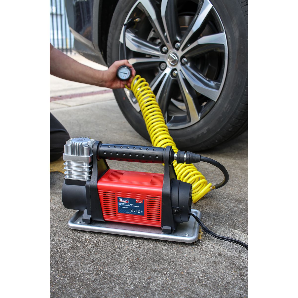 Sealey Heavy-Duty Tyre Inflator/Mini Air Compressor 12V - Image 5