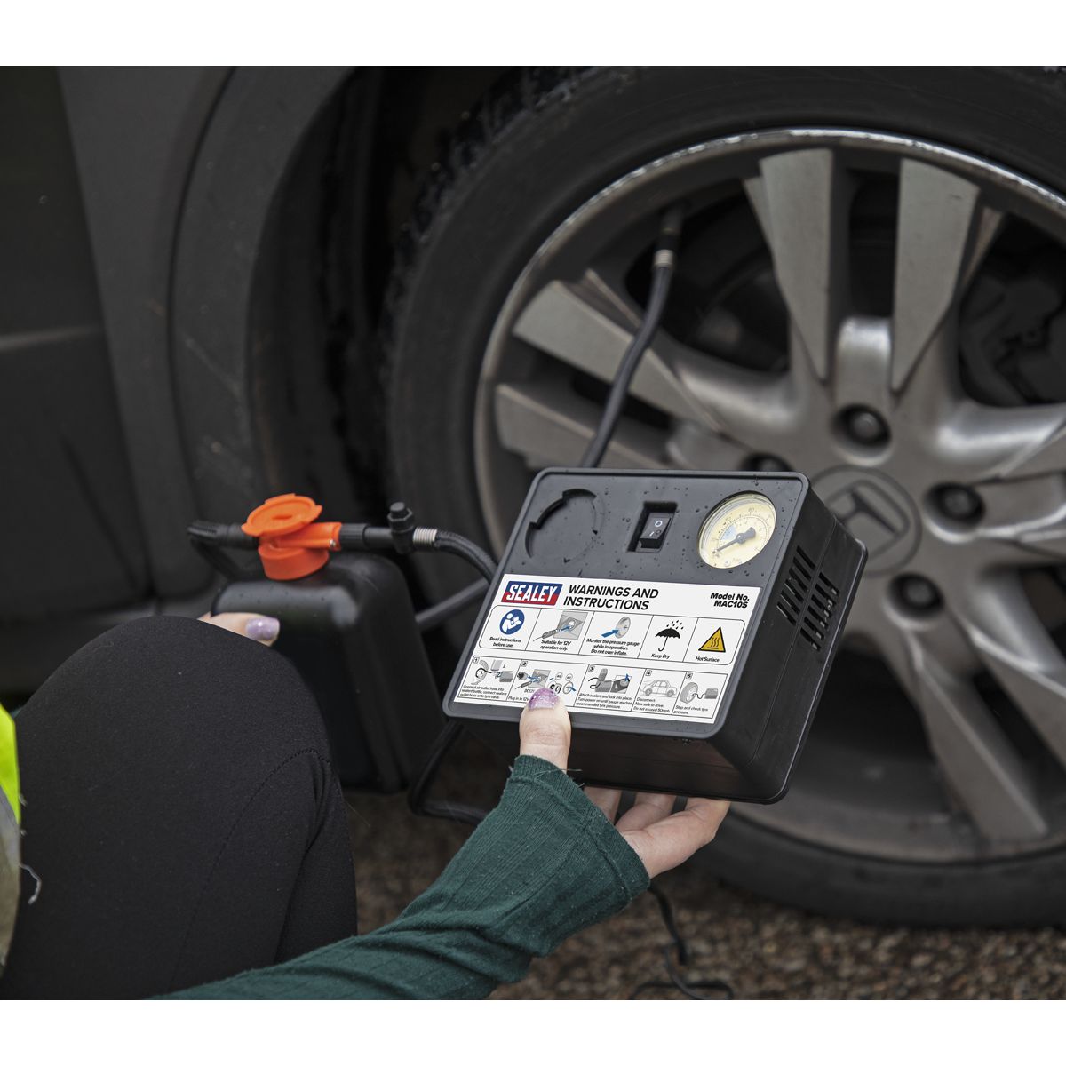 Sealey Tyre Inflator & Emergency Puncture Sealant Kit 12V - Image 8