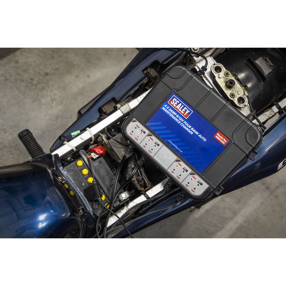 Sealey 6/12V Four Bank Auto Maintenance Charger 8A (4 x 2A) - Image 6