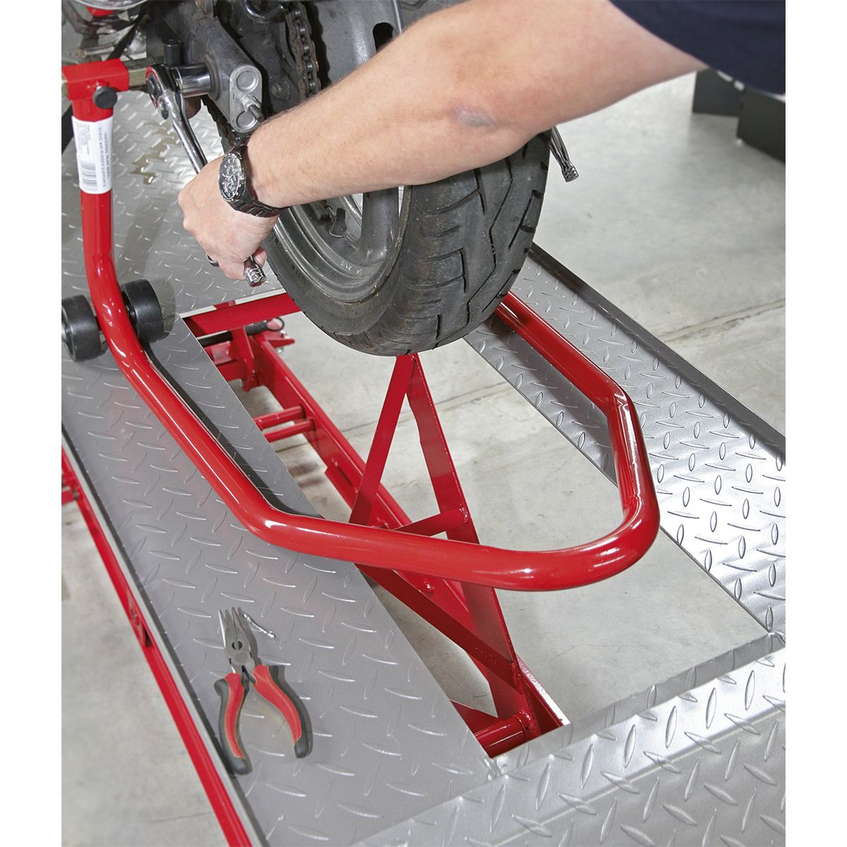Sealey Hydraulic Motorcycle Lift 454kg Capacity - Image 4