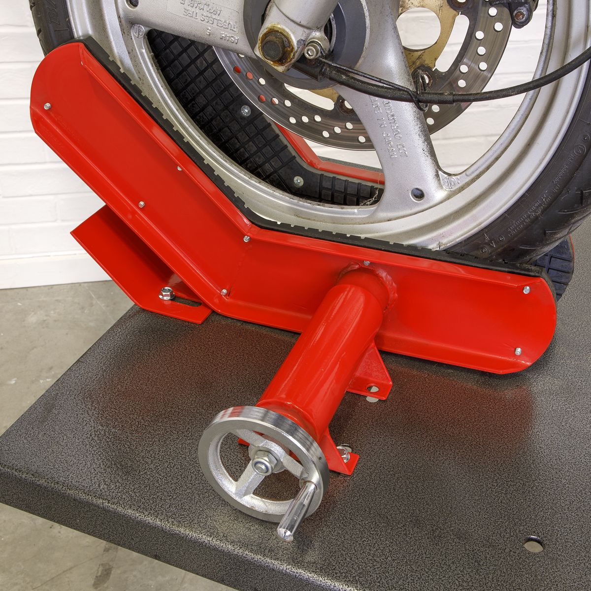 Sealey 12V Electro/Hydraulic Motorcycle Lift 450kg Capacity - Image 4