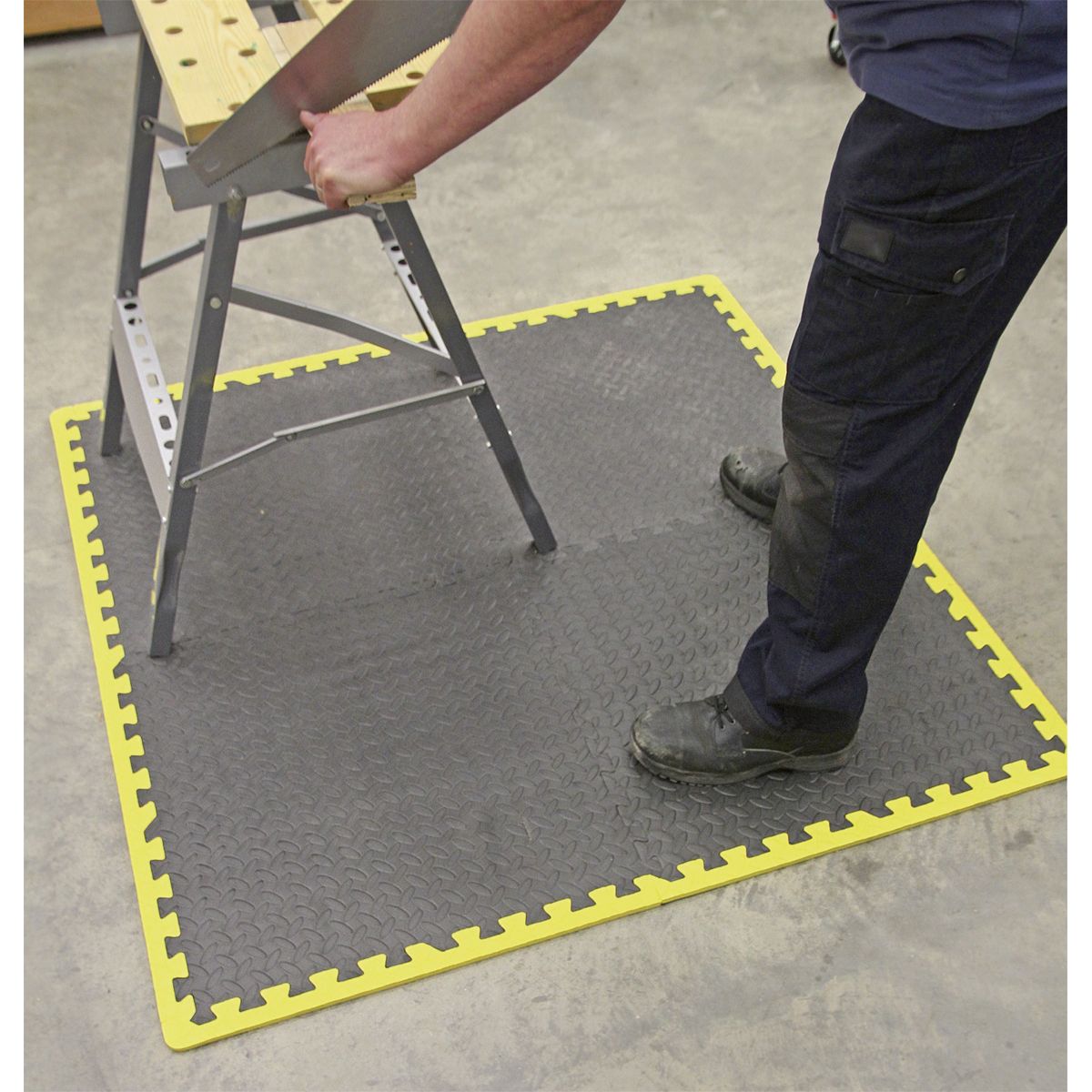 Sealey Interlocking EVA Foam Workshop Mat Set with Hi-Vis Edges 1240 x 1825mm - Image 4