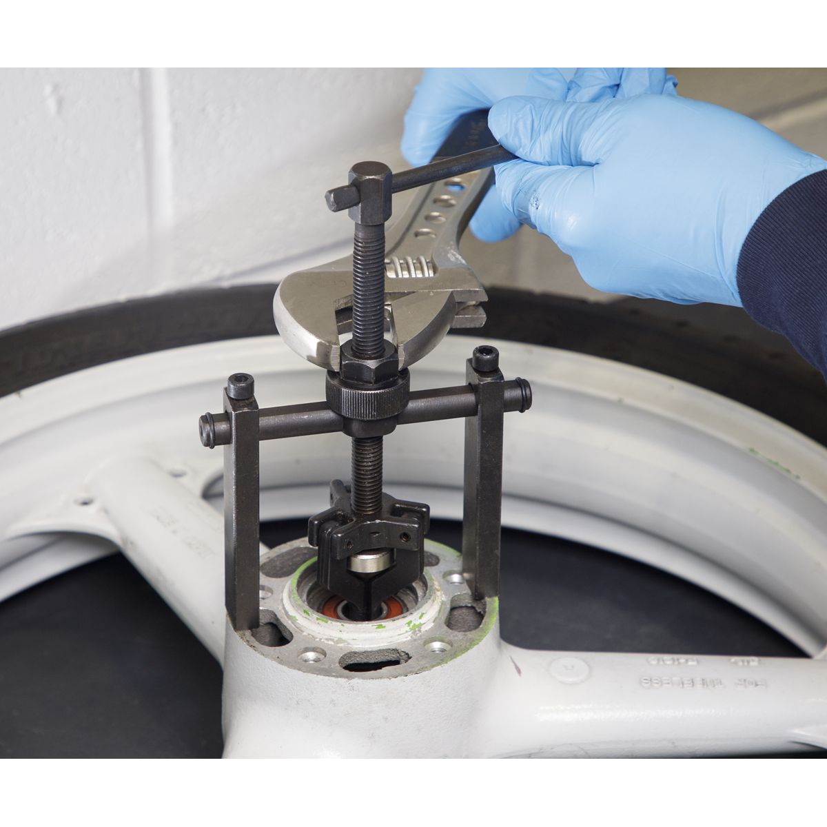 Sealey Wheel Bearing Puller 12-38mm 3-Jaw - Image 4