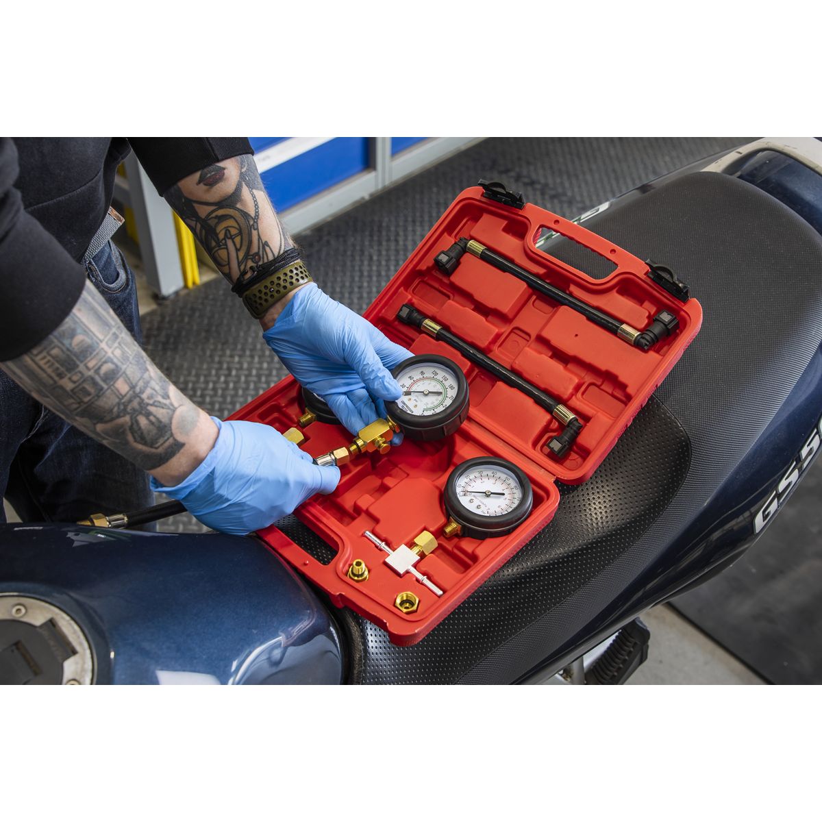 Sealey Motorcycle Compression & Fuel Pressure Gauge Set 3pc - Image 2