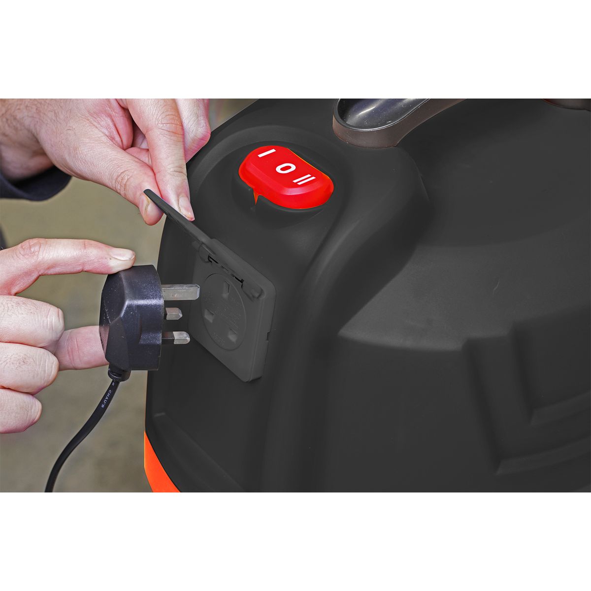 Sealey Vacuum Cleaner Cyclone Wet & Dry Double Stage 30L 1200W/230V - Image 8