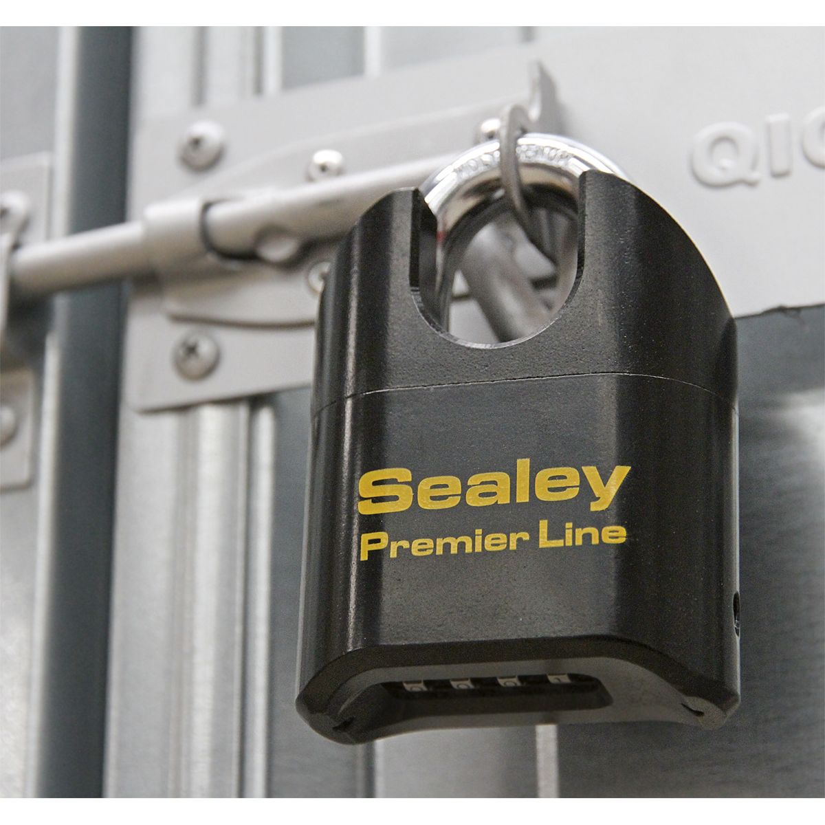 Sealey Premier Steel Body Combination Padlock Shrouded Shackle 62mm - Image 4