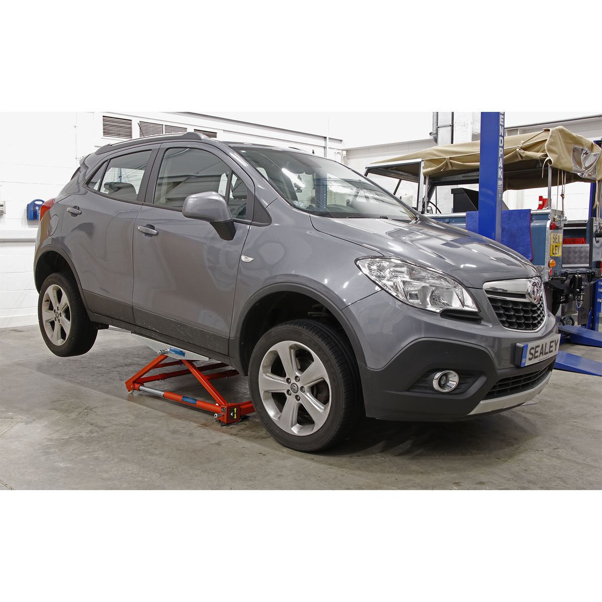 Sealey Portable Pivot Car Lift 1500kg - Image 3