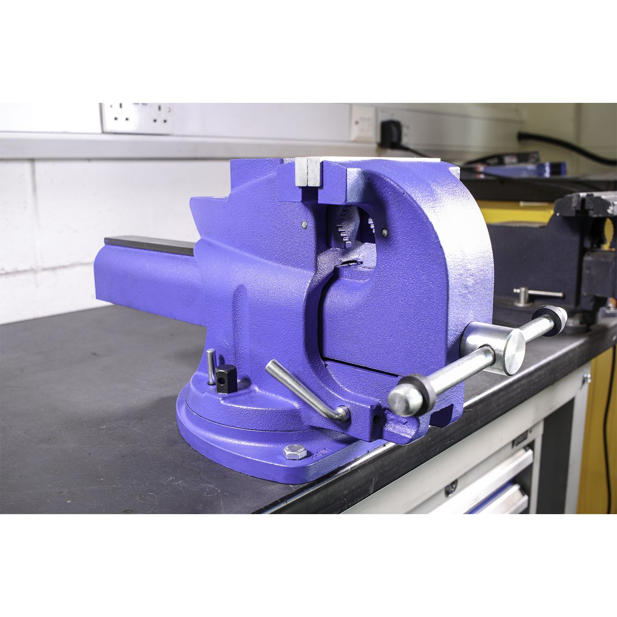 Sealey Quick Action Cast Iron Vice with Swivel Base 150mm - Image 4