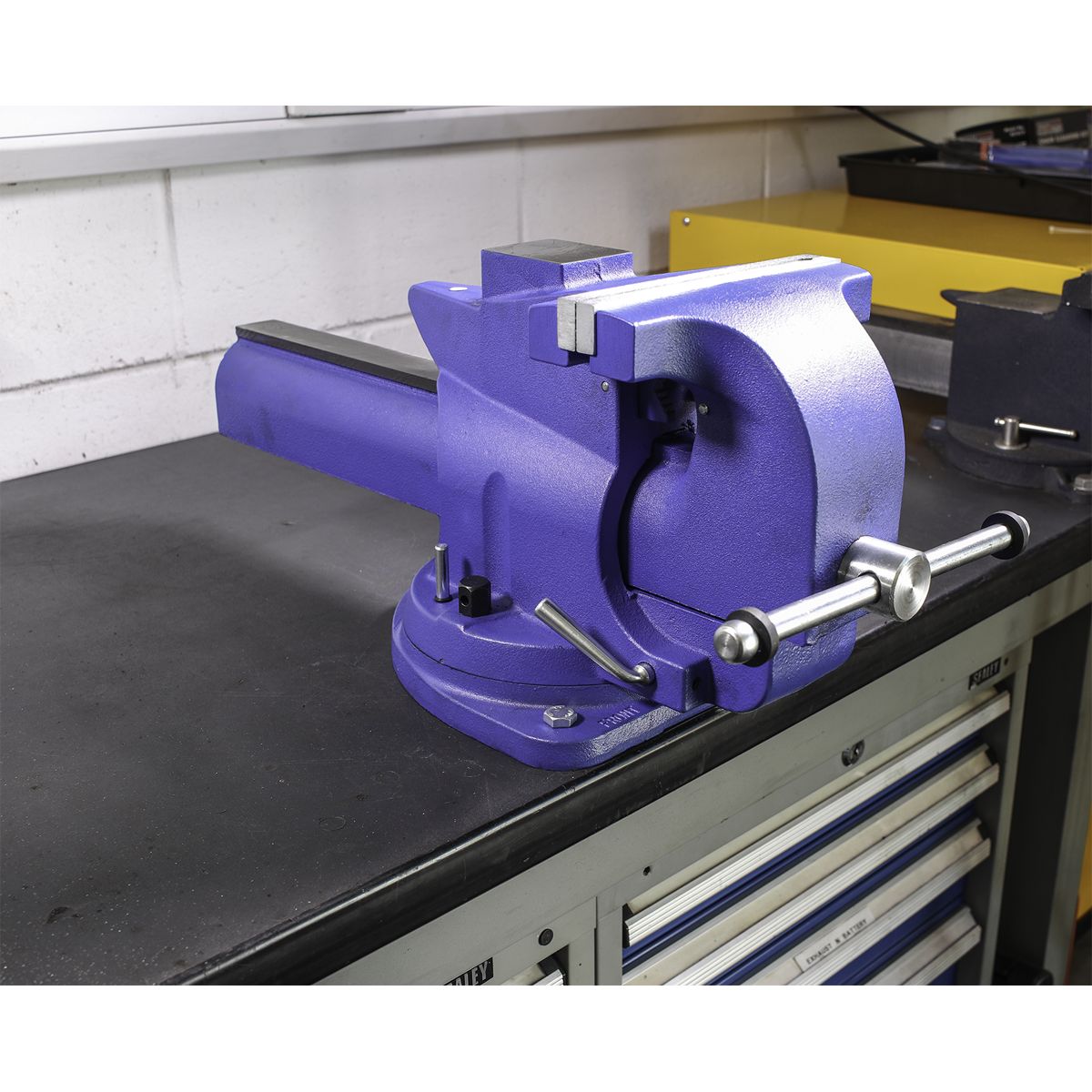 Sealey Quick Action Cast Iron Vice with Swivel Base 200mm - Image 2
