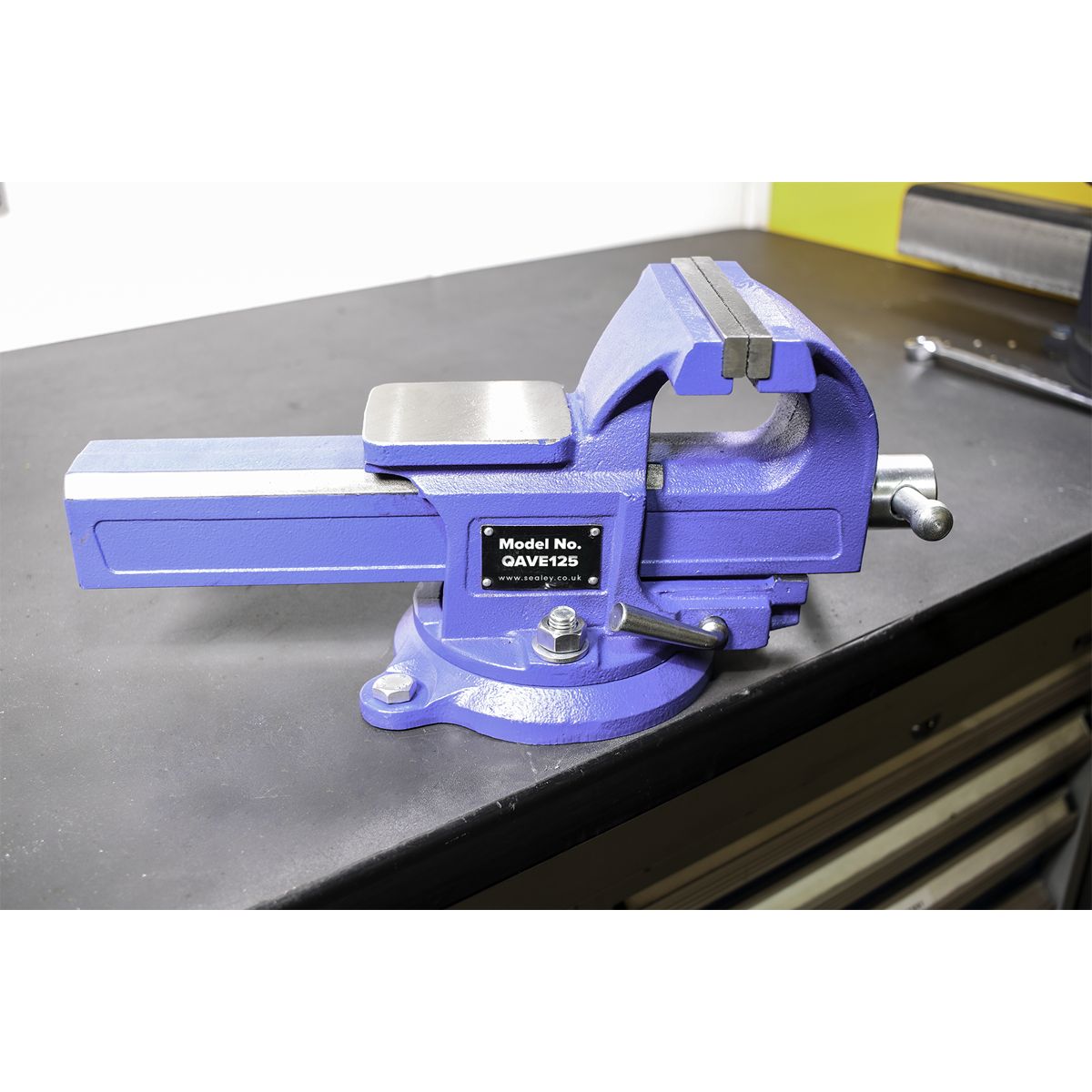 Sealey Quick Action SG Iron Vice with Swivel Base 125mm - Image 4