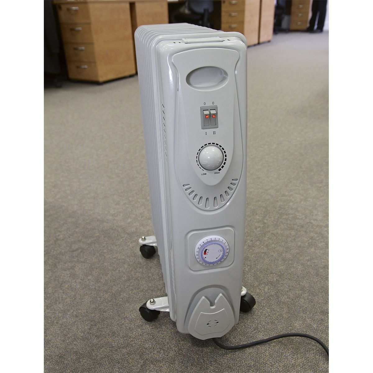 Sealey 11-Element Oil Filled Radiator with Timer 2500W/230V - Image 4