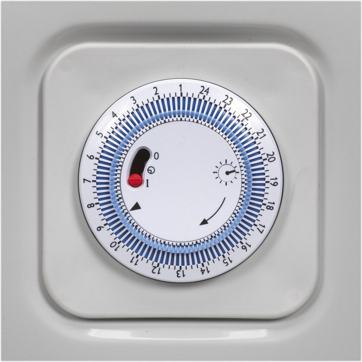 Sealey 11-Element Oil Filled Radiator with Timer 2500W/230V - Image 5