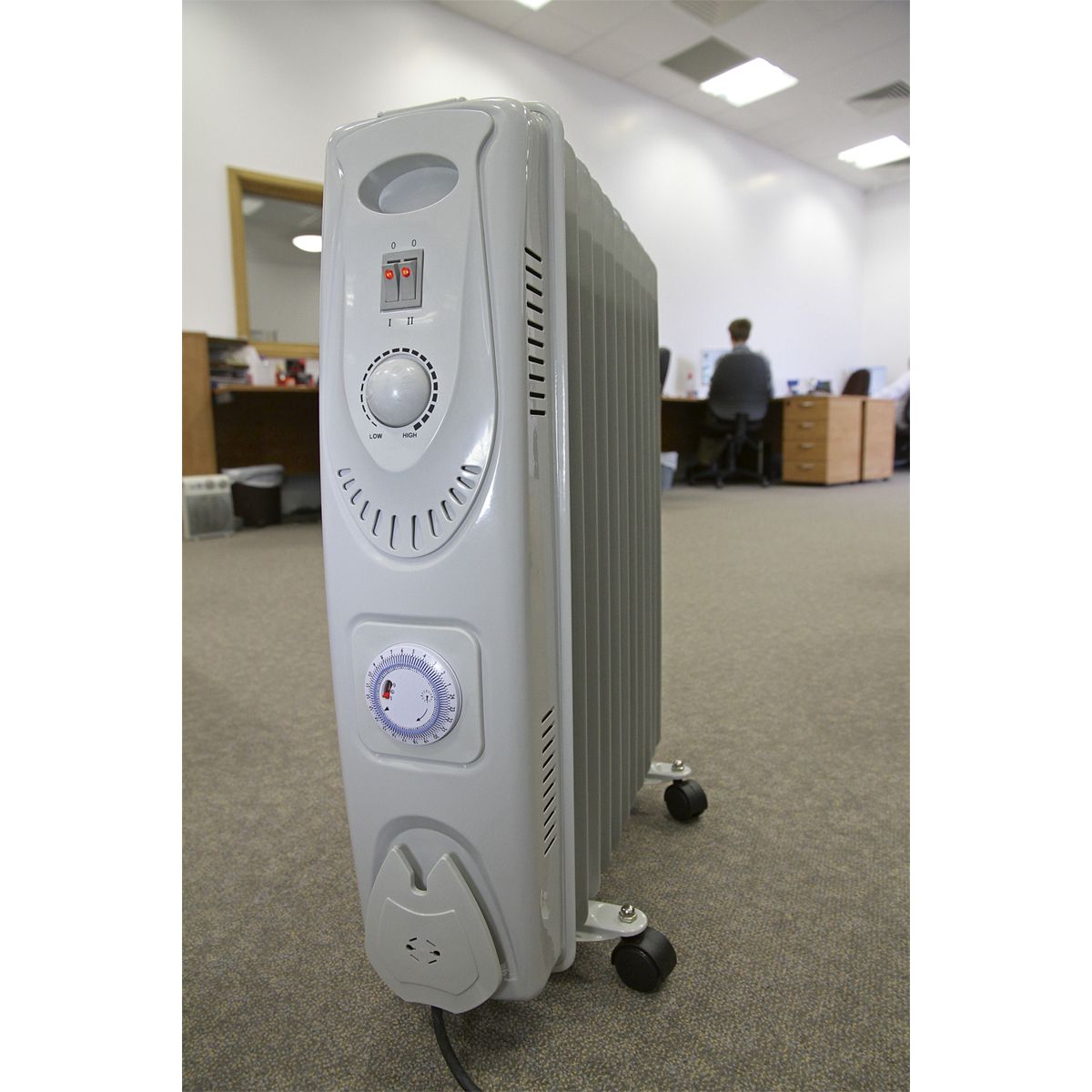 Sealey 11-Element Oil Filled Radiator with Timer 2500W/230V - Image 7