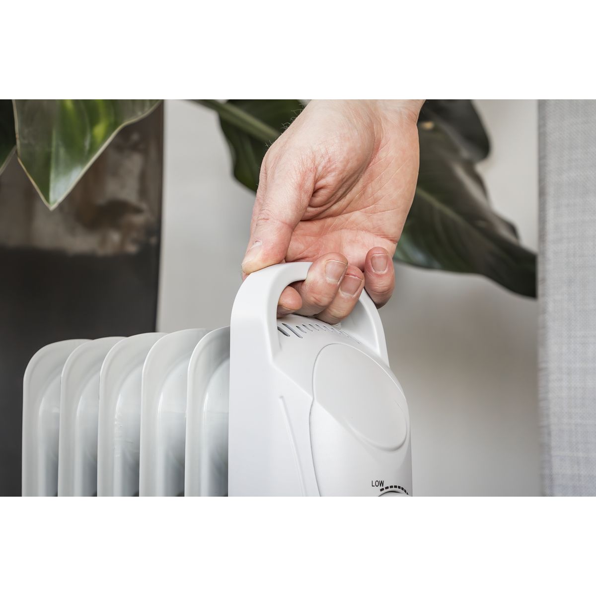 Sealey 6-Element Oil-Filled Mini Radiator 800W/230V - Image 3