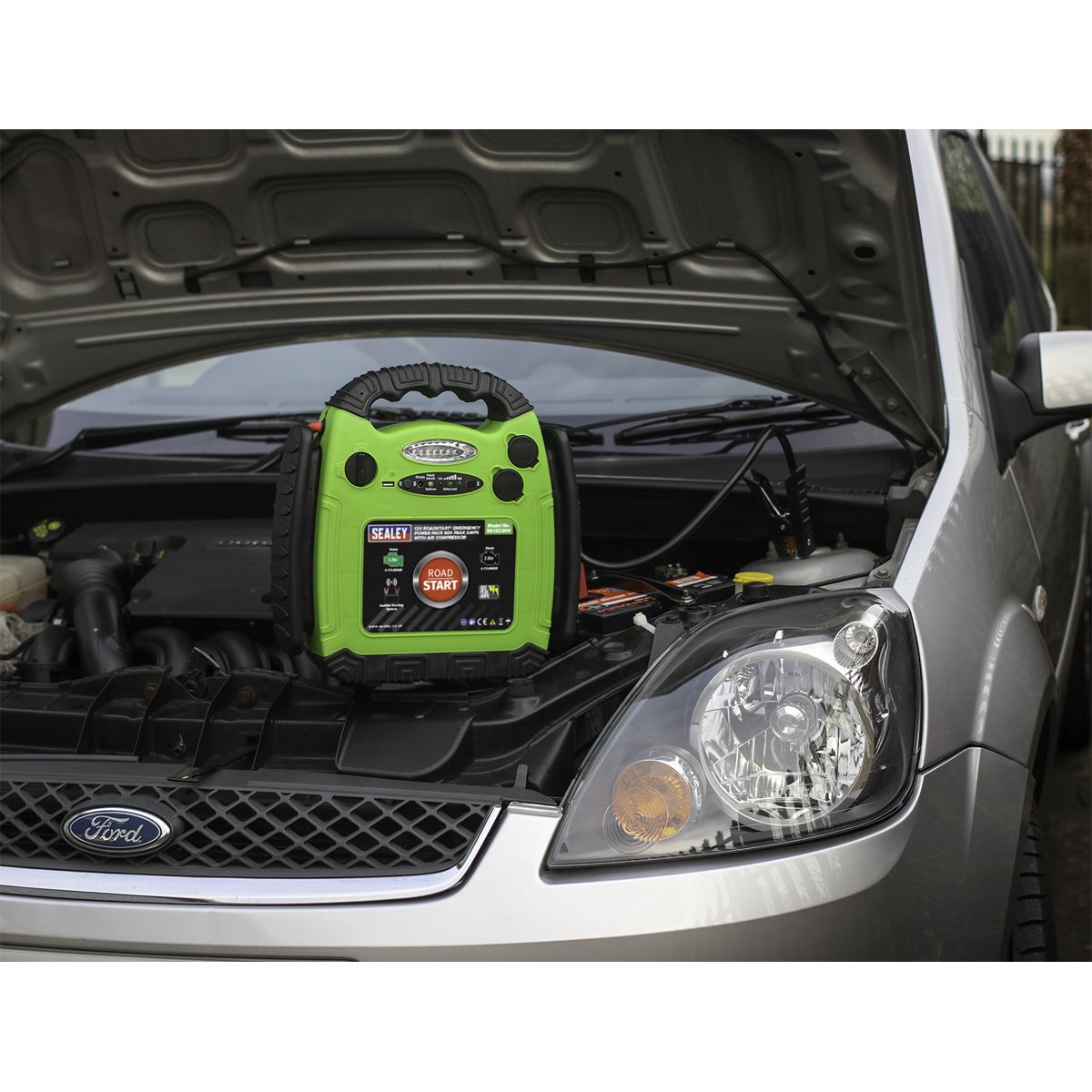 Sealey RoadStart 12V Emergency Jump Starter with Air Compressor 900 Peak Amps - Image 10