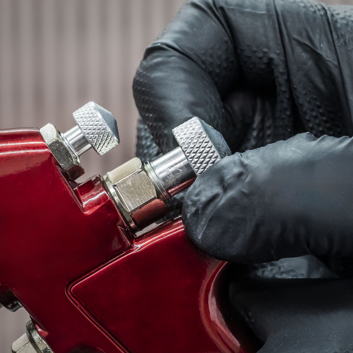 Sealey Gravity Feed Spray Gun 1.4mm Set-Up - Image 4