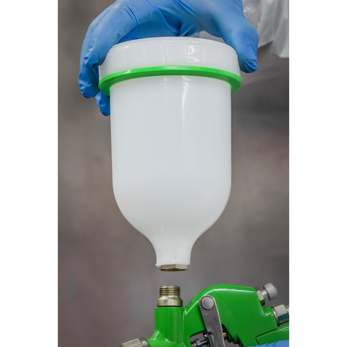 Sealey Gravity Feed Spray Gun 1.7mm Set-Up - Image 3