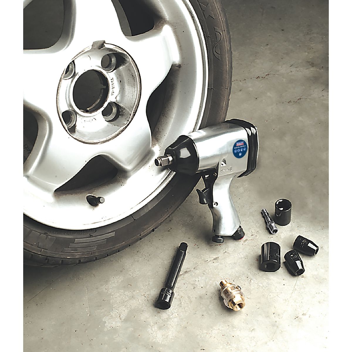Sealey Air Impact Wrench Kit with Sockets 1/2"Sq Drive - Image 6