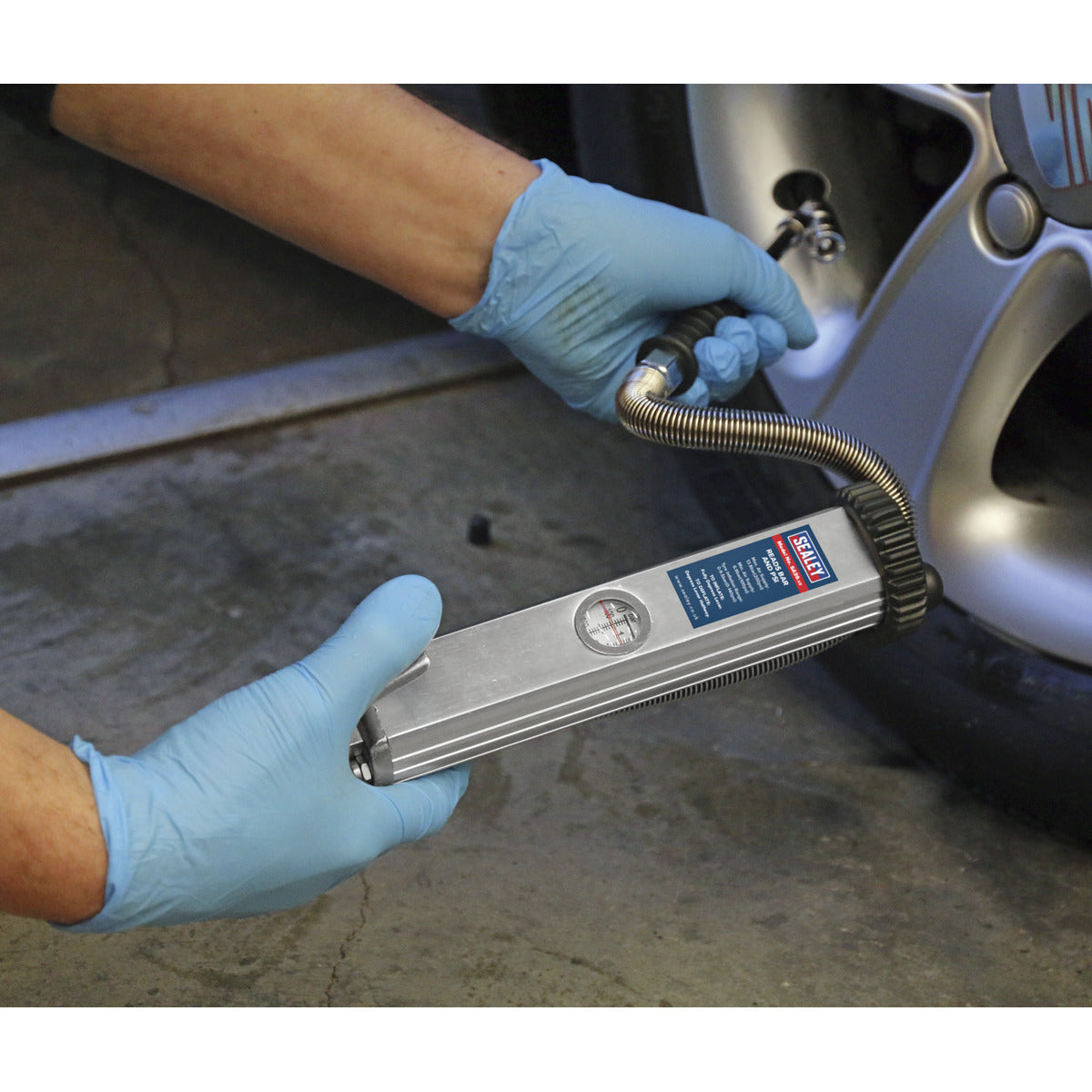 Sealey Long Type Tyre Inflator with Twin Push-On Connector SA39