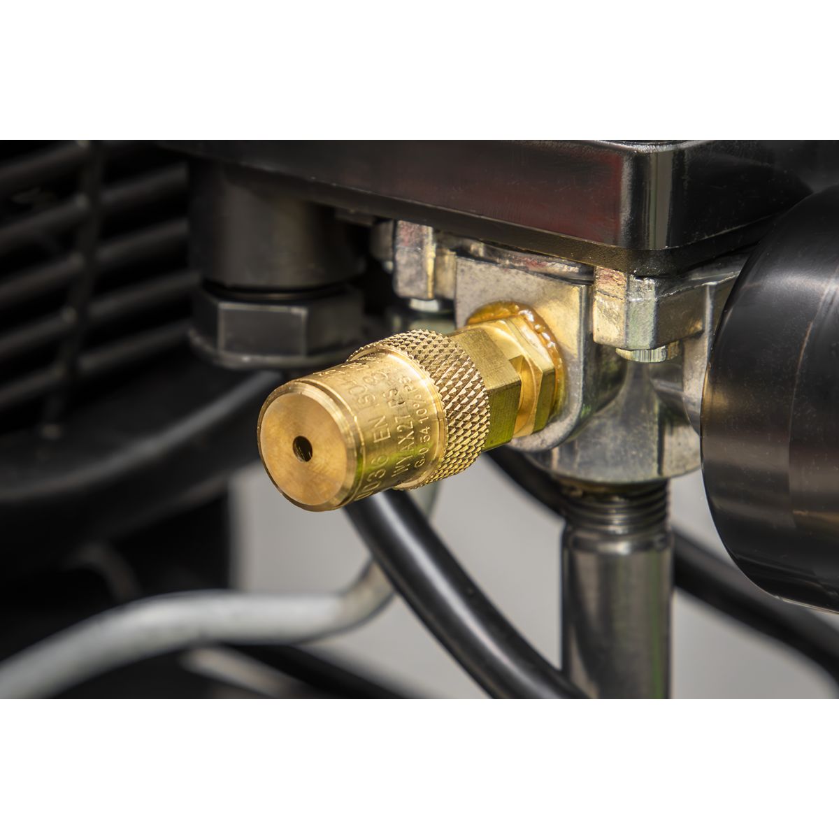 Sealey 24L Direct Drive Air Compressor 2hp - Image 9
