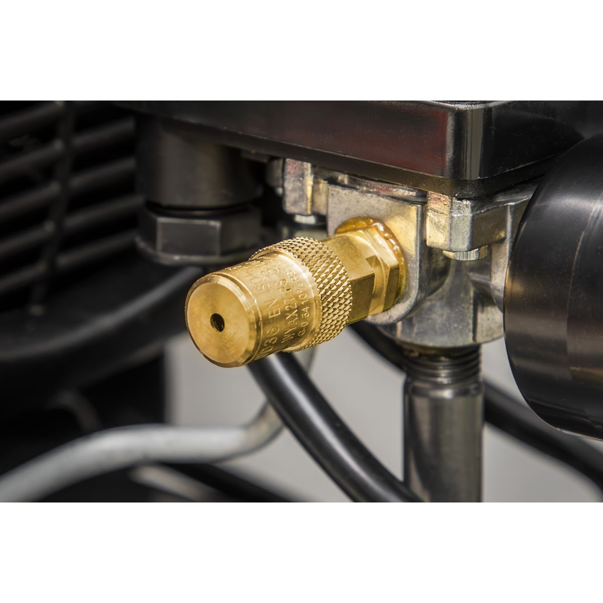 Sealey 24L Direct Drive Air Compressor 2hp 110V - Image 5