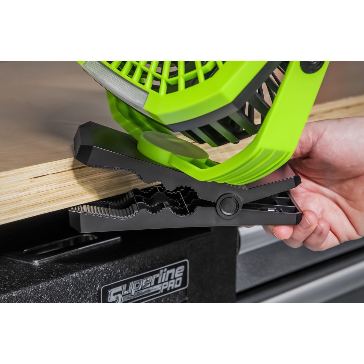 Sealey 4-Speed Portable Clip Fan with Worklight 8" - Image 6