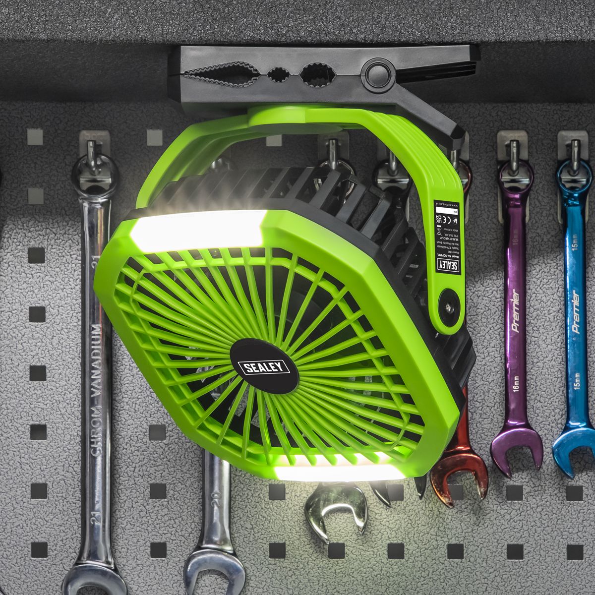 Sealey 4-Speed Portable Clip Fan with Worklight 8" - Image 8