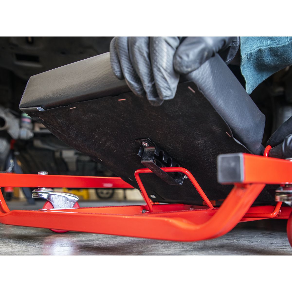 Sealey American-Style Deluxe Creeper with Steel Frame, 6 Wheels & Adjustable Headrest 40" - Image 3