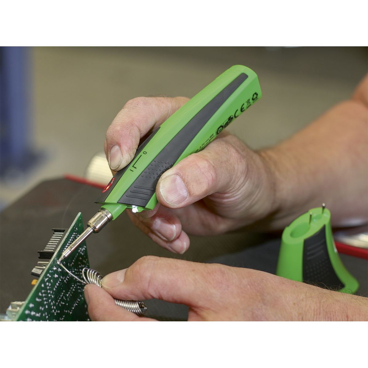 Sealey Premier Soldering Iron Rechargeable 6W - Image 3