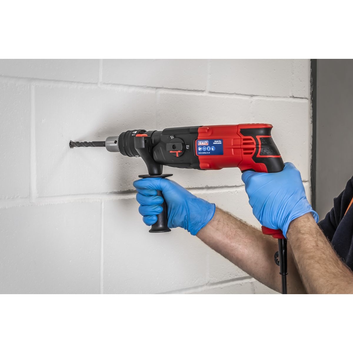 Sealey 18mm SDS Plus Rotary Hammer Drill 750W/230V - Image 2