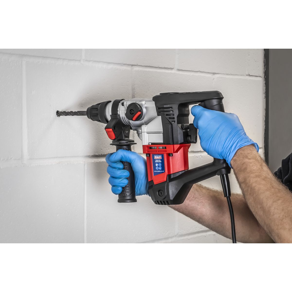 Sealey 26mm SDS Plus Rotary Hammer Drill 900W/230V - Image 10