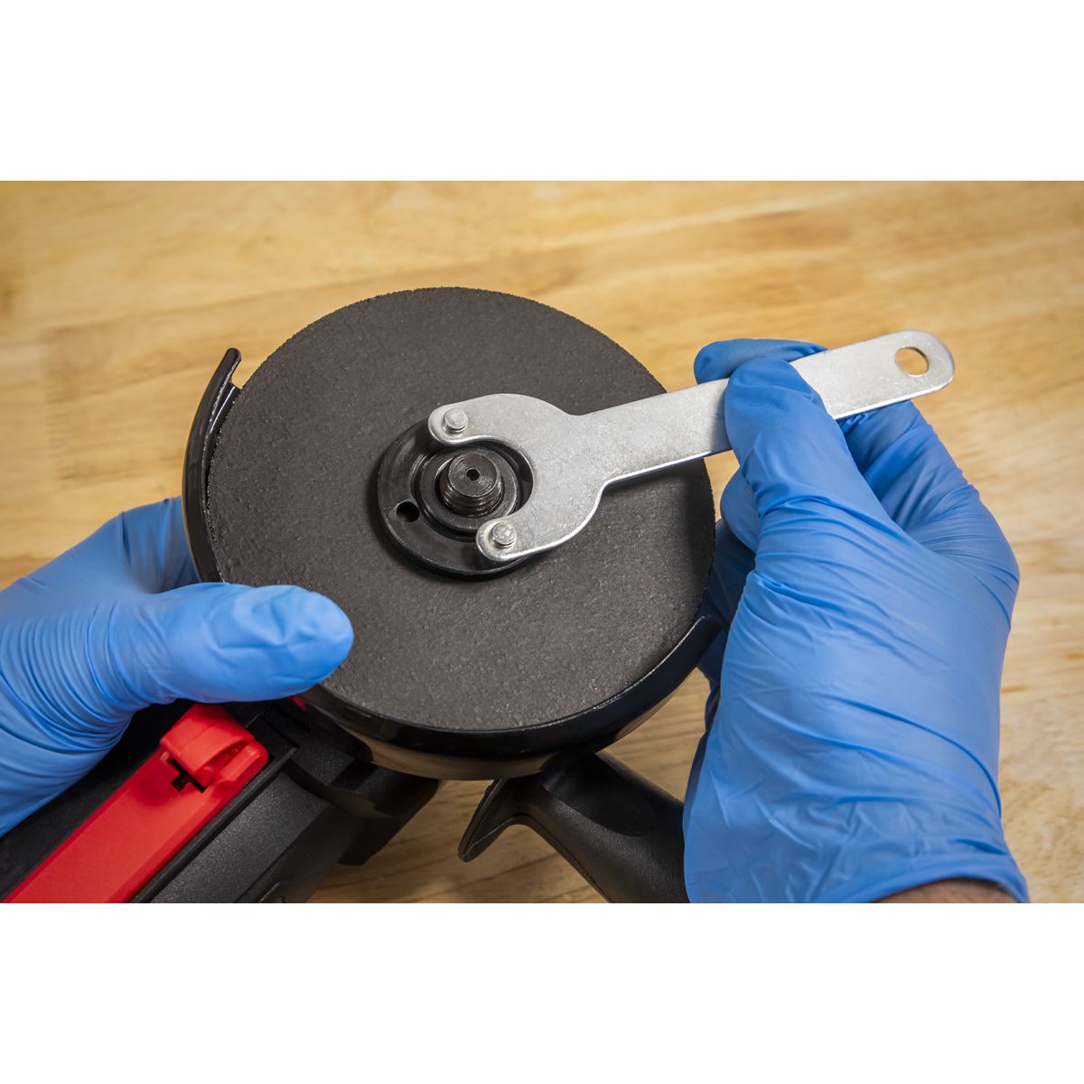 Sealey 115mm Angle Grinder 750W/230V - Image 7