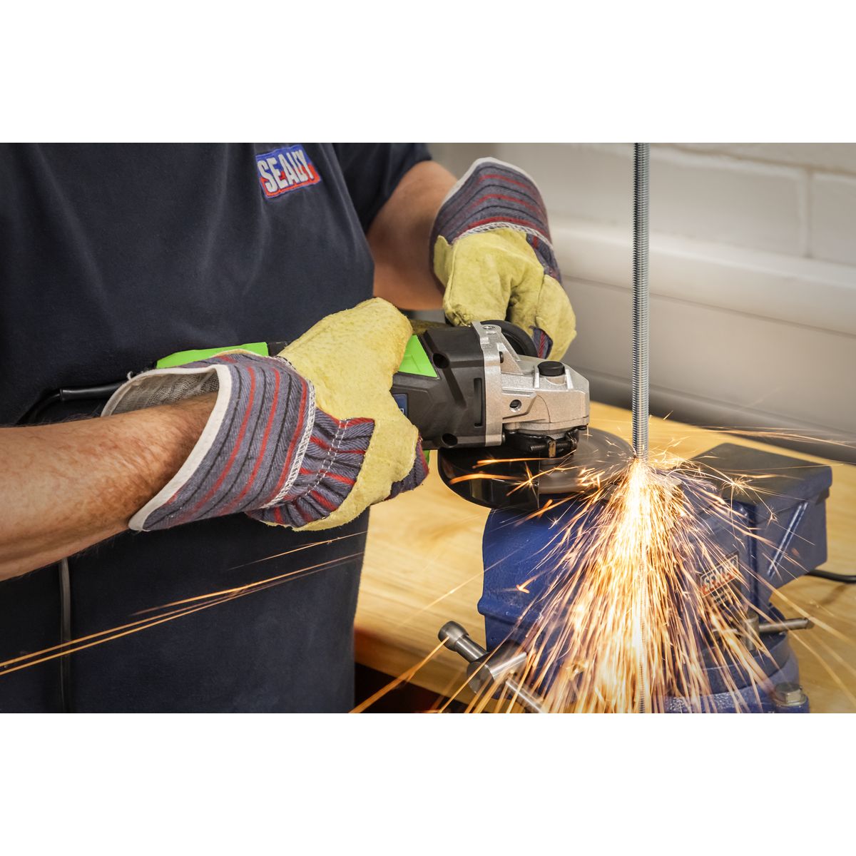 Sealey Angle Grinder 115mm 750W/230V - Image 5