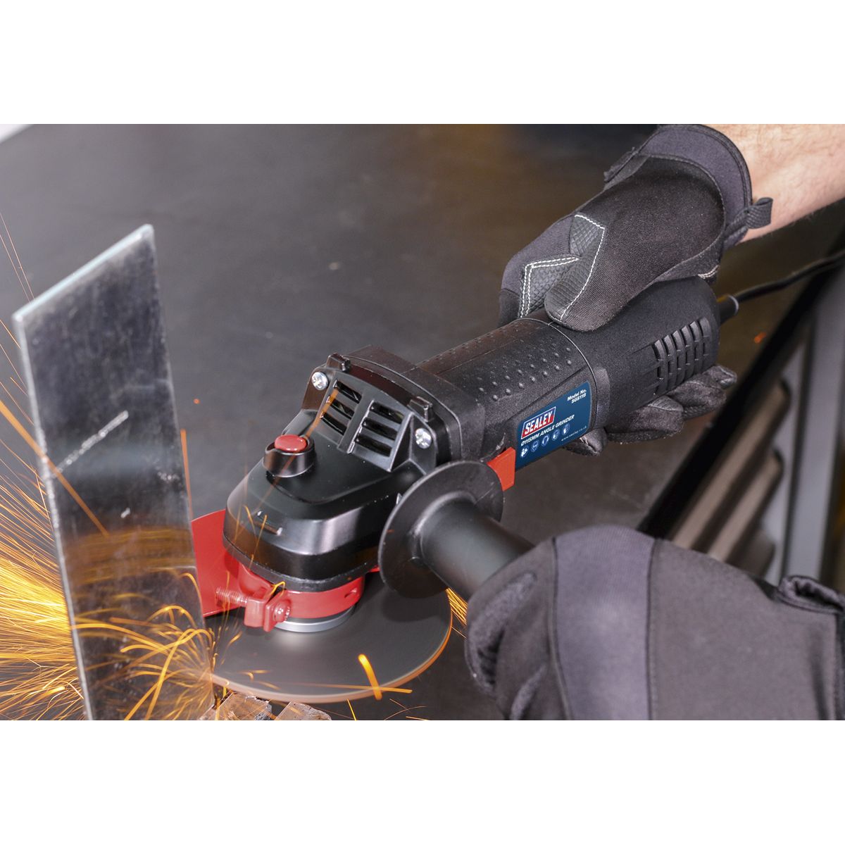 Sealey 115mm Angle Grinder Slim Body 750W/230V - Image 3