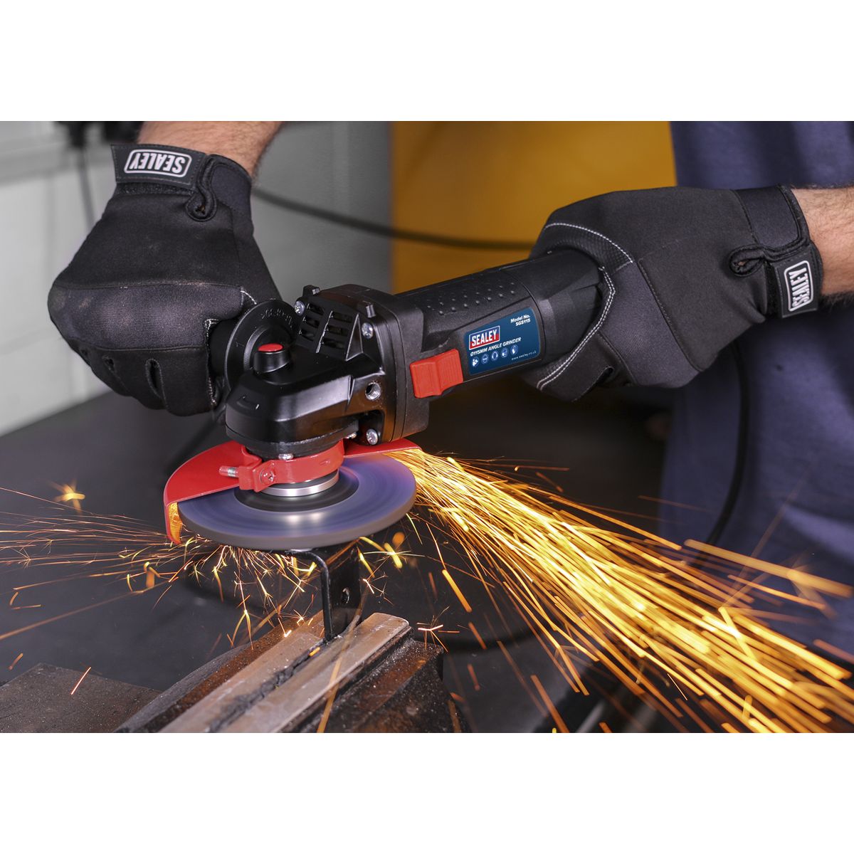 Sealey 115mm Angle Grinder Slim Body 750W/230V - Image 4
