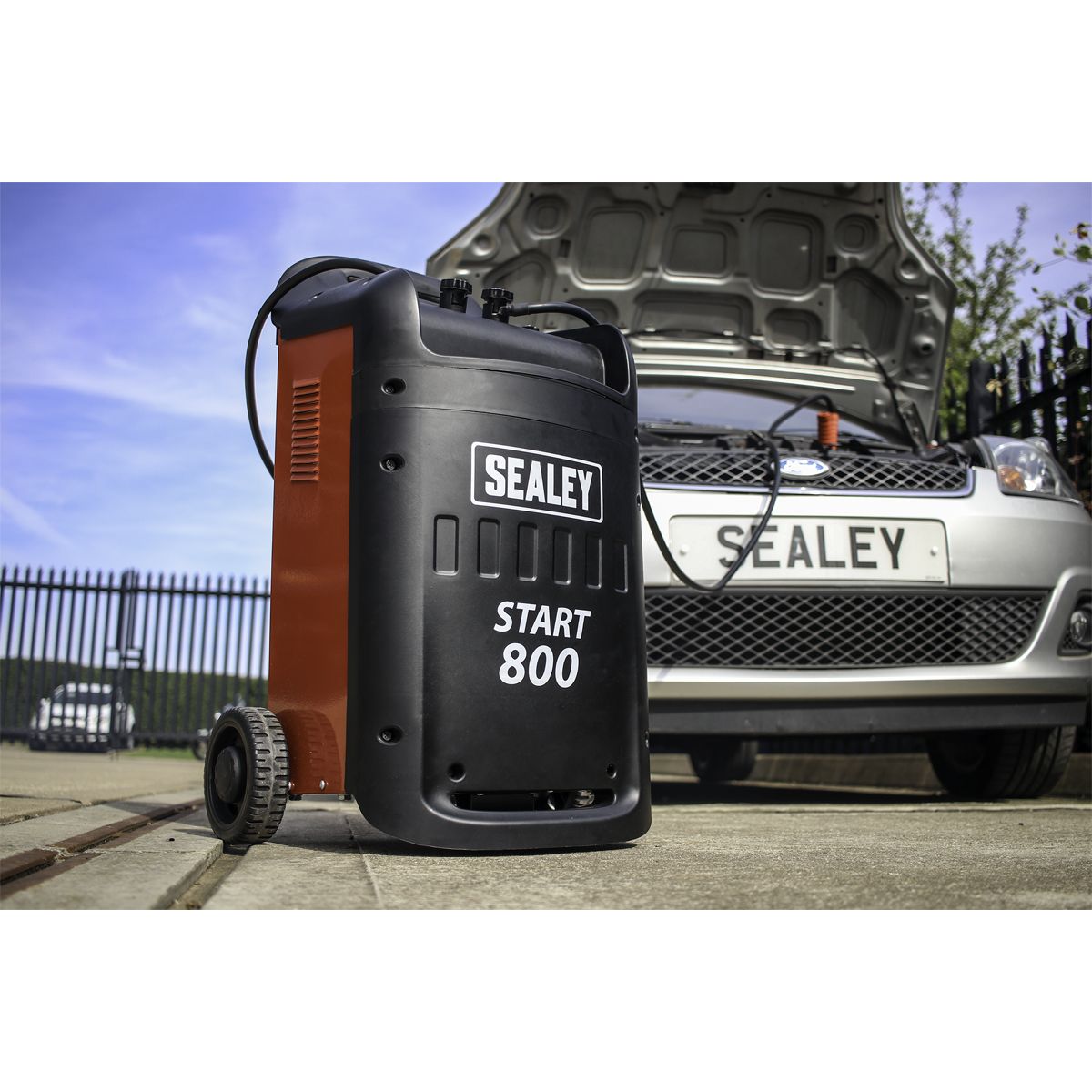 Sealey 12/24V Starter/Charger 800/110A 400V - Image 3