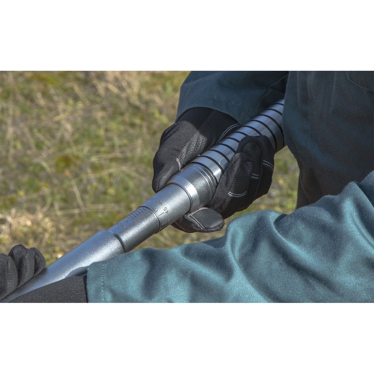 Sealey Premier Calibrated Micrometer Style Torque Wrench 3/4"Sq Drive 150-800Nm - Image 4