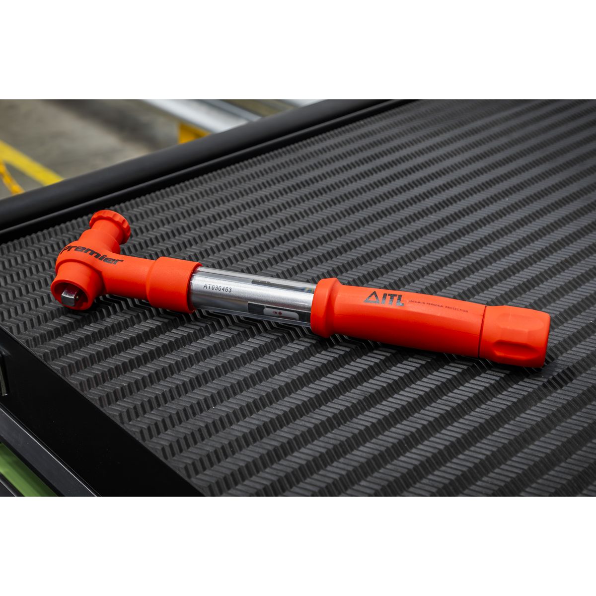 Sealey Premier Insulated Torque Wrench 3/8"Sq Drive 12-60Nm - Image 6