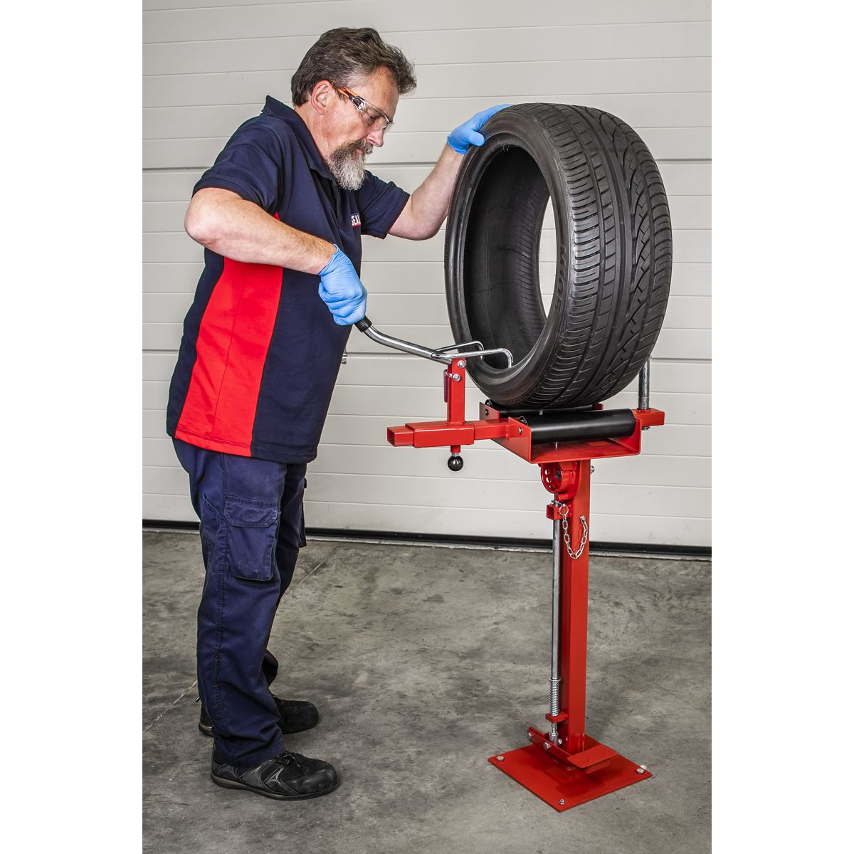 Sealey Manual Tyre Spreader with Stand - Image 3