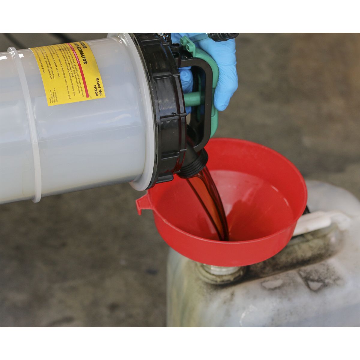 Sealey Vacuum Fuel/Fluid Extractor 8L - Image 7