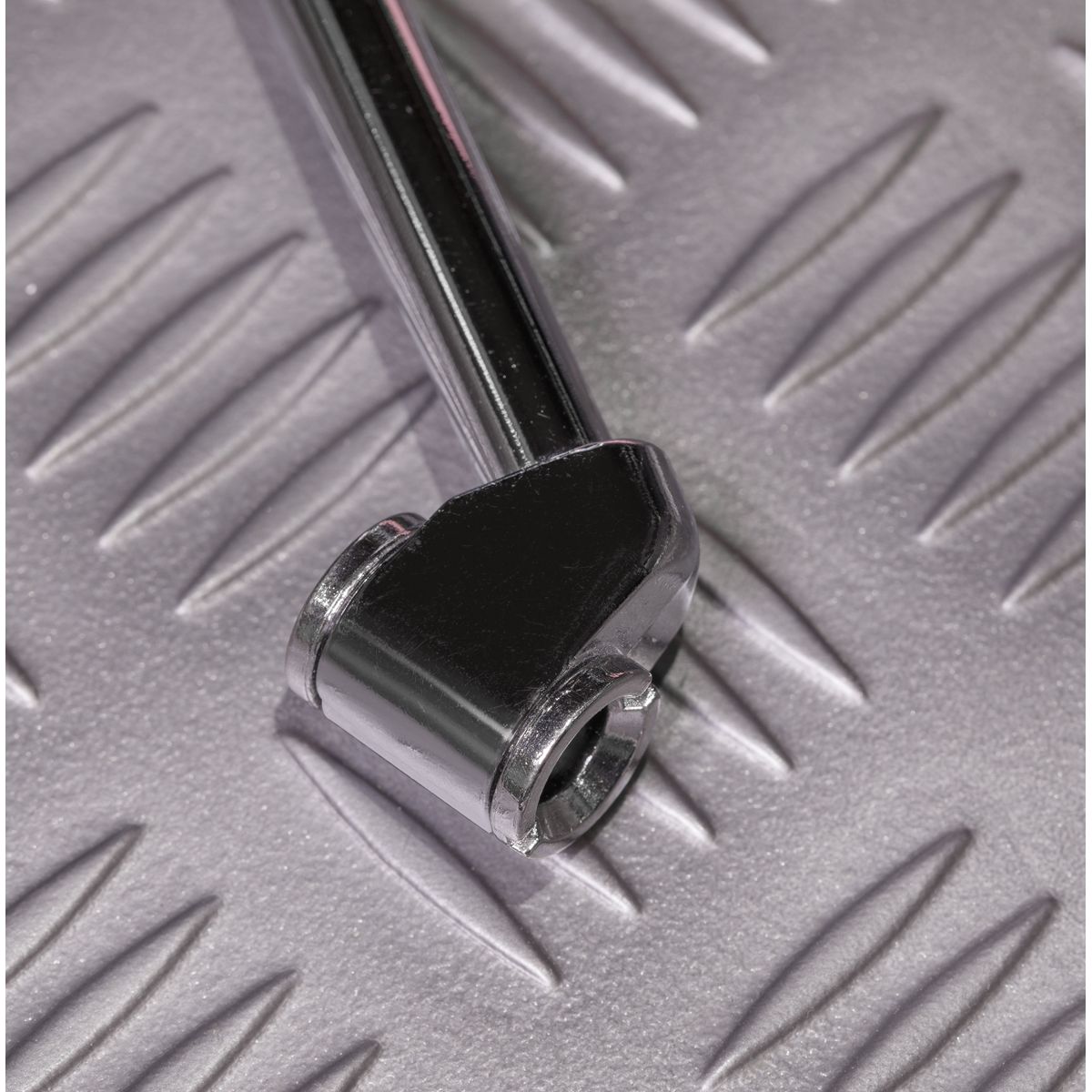 Sealey Digital Tyre Pressure Gauge with Twin Push-On Connector - Image 3