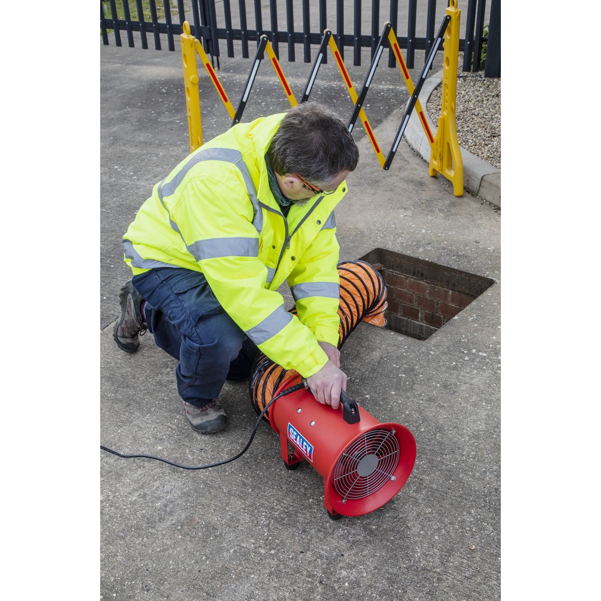 Sealey Portable Ventilator with 5m Ducting 200mm - Image 5
