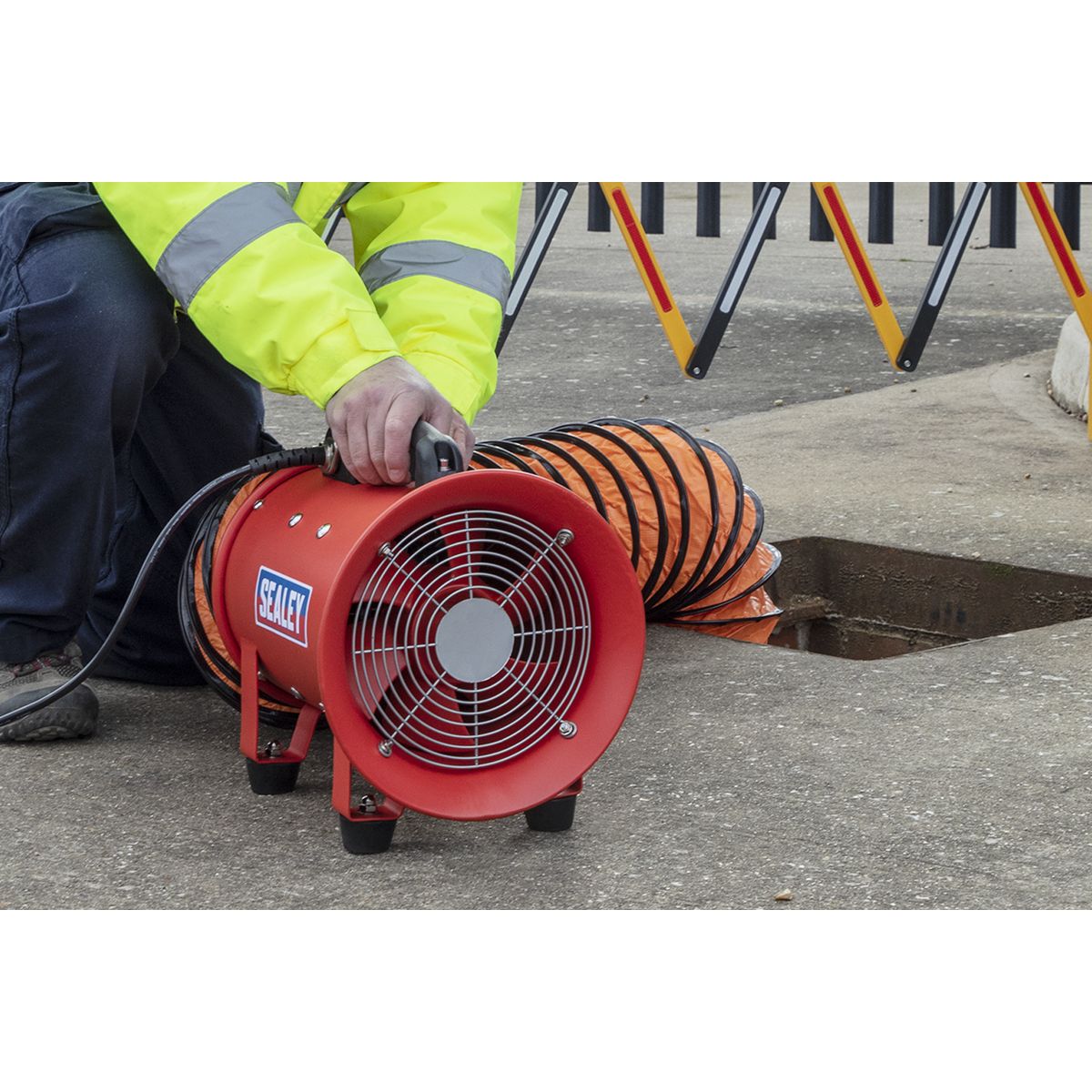 Sealey Portable Ventilator with 5m Ducting 200mm - Image 6