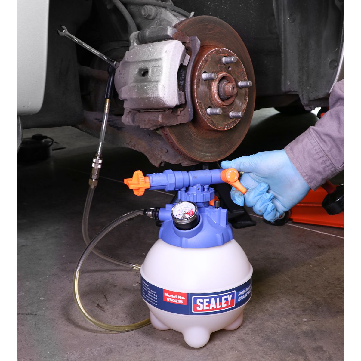 Sealey Pneumatic Brake Bleeder 3L - Image 3