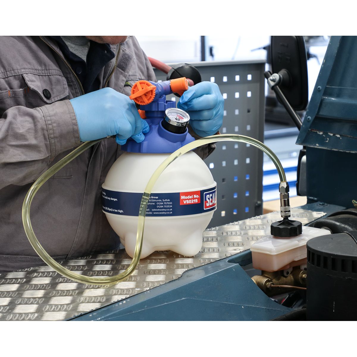 Sealey Pneumatic Brake Bleeder 3L - Image 5