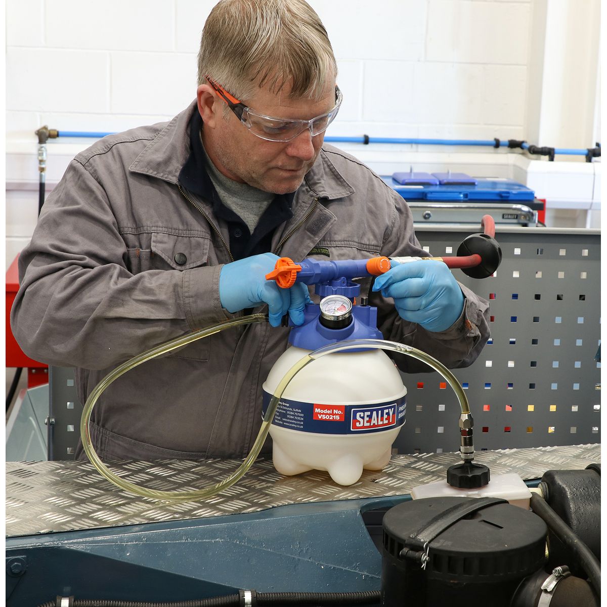 Sealey Pneumatic Brake Bleeder 3L - Image 7